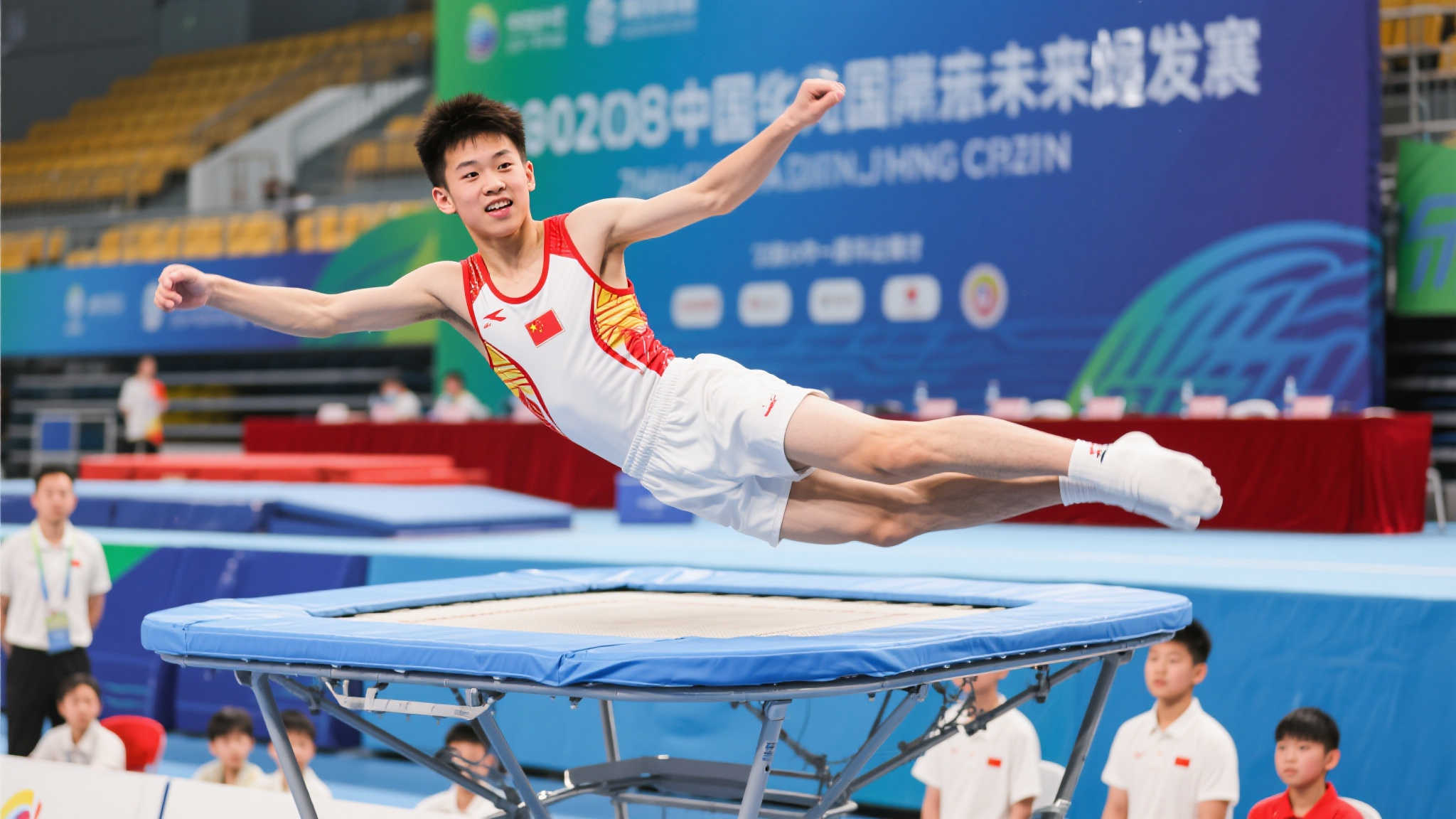 足协官方：广州等3队球员可书面通知原俱乐部单方解除工作合同.